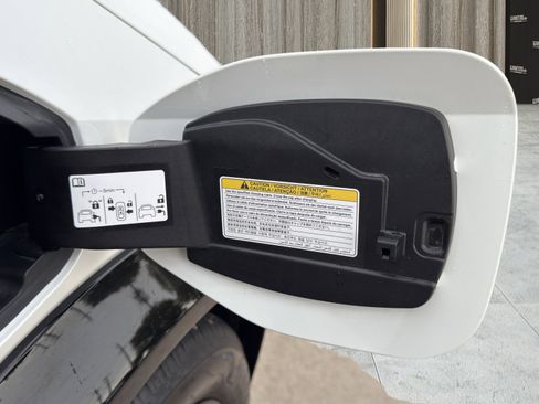 Used 2025 Nissan Ariya FWD image 70