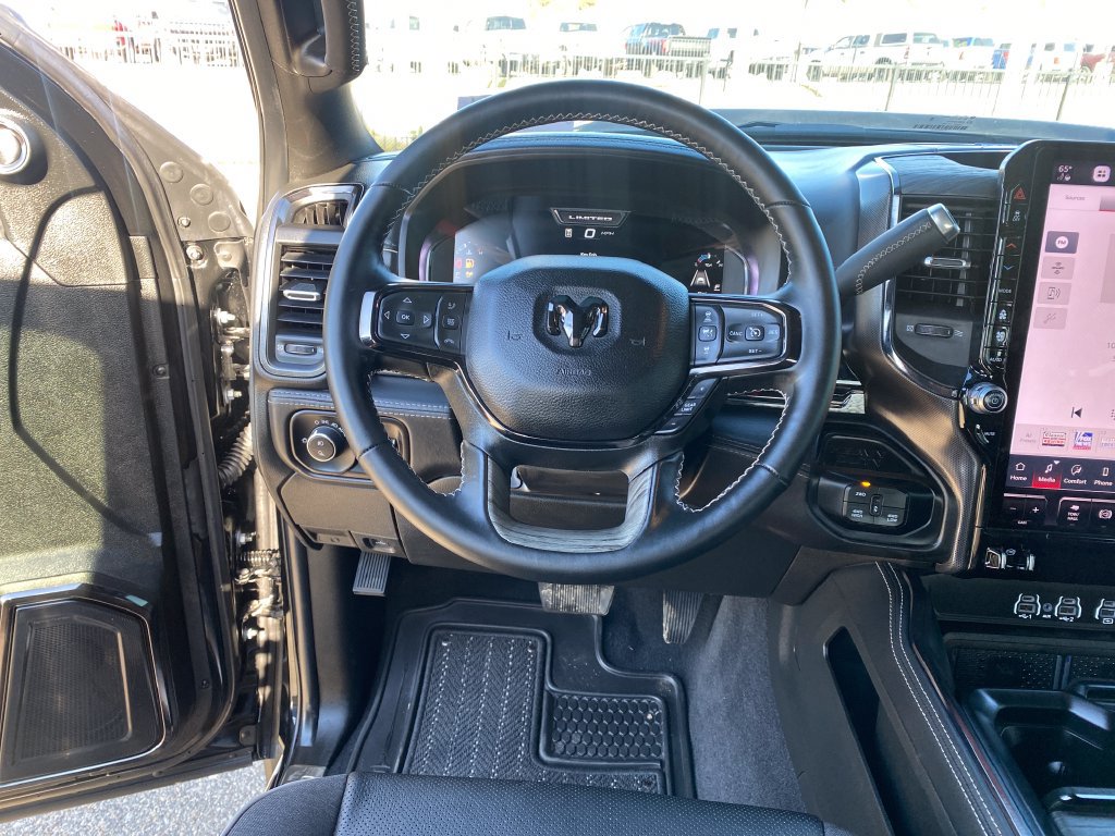 Used 2025 RAM 3500 Limited AWD/4WD image 15