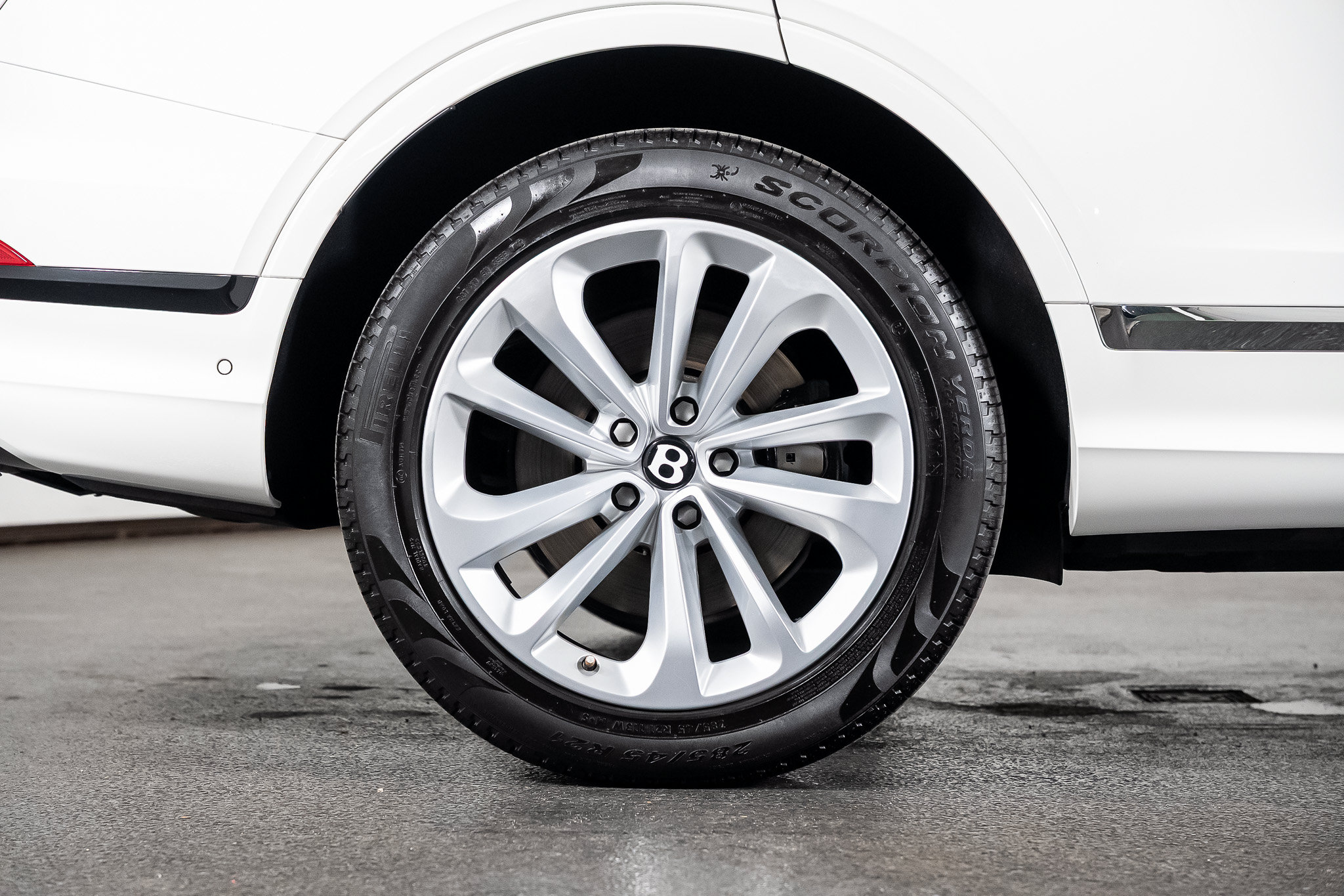 Used 2022 Bentley Bentayga AWD/4WD image 31