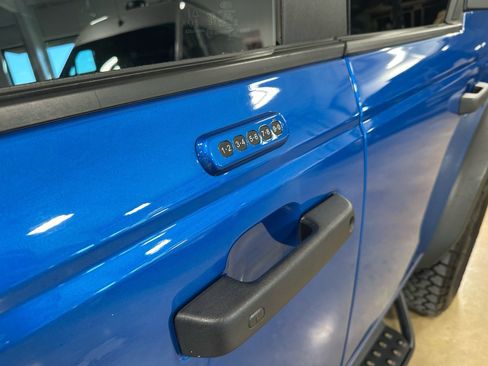 Used 2023 Ford Bronco Black Diamond image 11