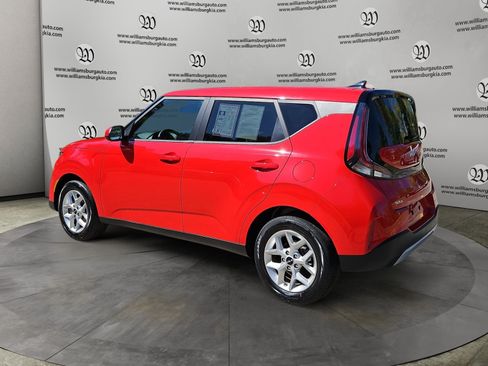 Used 2023 Kia Soul LX w/ Option Group 015 FWD image 3