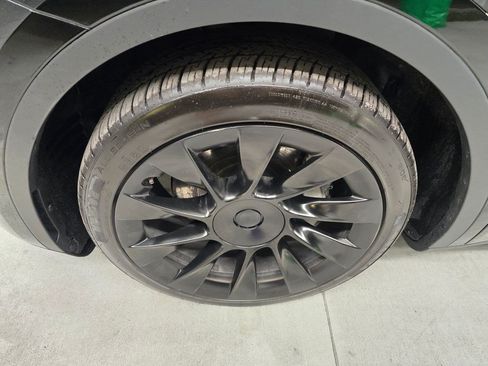 Used 2021 Tesla Model Y Long Range AWD/4WD image 9