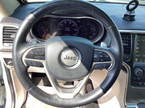 Used 2017 Jeep Grand Cherokee Limited image 14