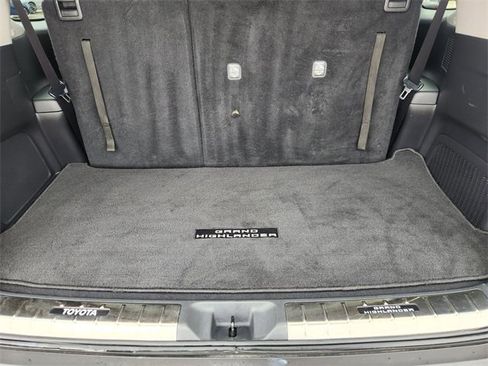 Certified 2024 Toyota Grand Highlander Limited image 33