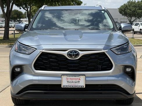 Certified 2024 Toyota Highlander XLE FWD image 8