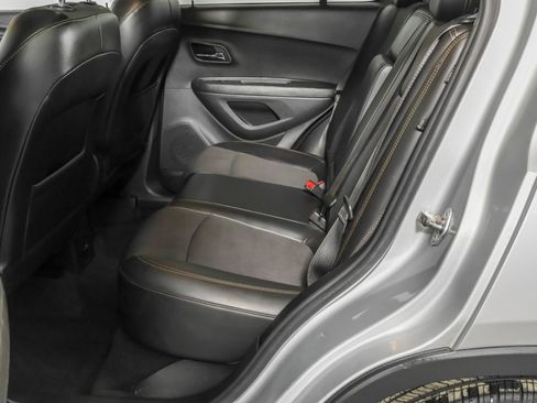 Used 2019 Chevrolet Trax LT w/ LT Convenience Package FWD image 34