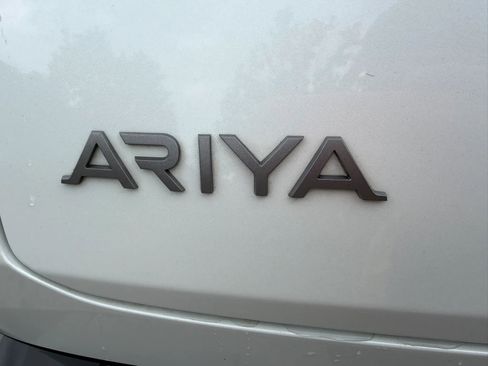 Used 2025 Nissan Ariya FWD image 11
