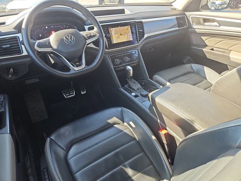 Used 2023 Volkswagen Atlas SEL Premium image 3