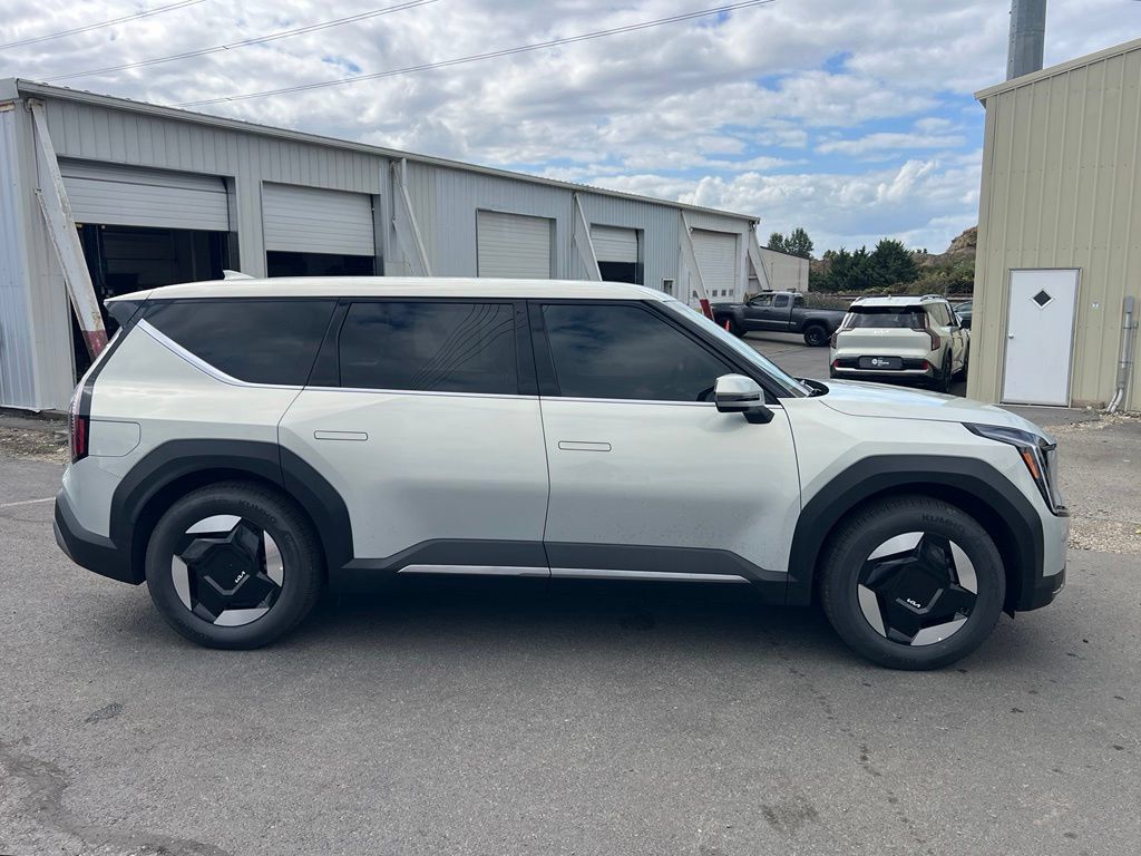 Certified 2024 Kia EV9 Light Long Range RWD image 6