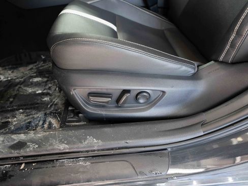 Used 2025 Toyota Camry SE image 12