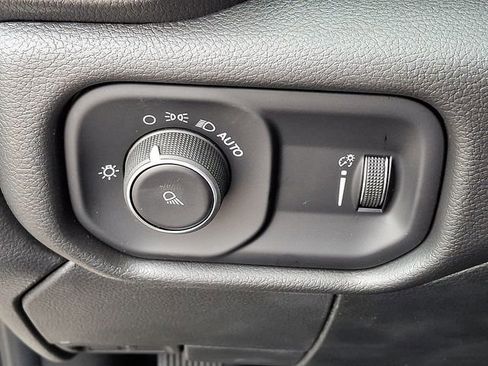 Used 2024 RAM 2500 Tradesman w/ Chrome Appearance Group image 20