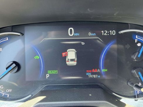 Used 2025 Toyota RAV4 SE AWD/4WD image 12