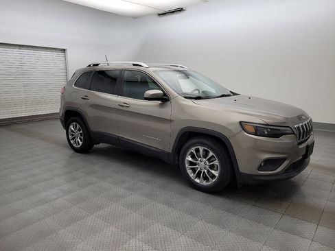 Used 2019 Jeep Cherokee Latitude Plus FWD image 11