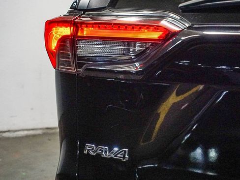 Used 2020 Toyota RAV4 XLE image 10