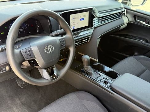 Used 2025 Toyota Camry LE image 12