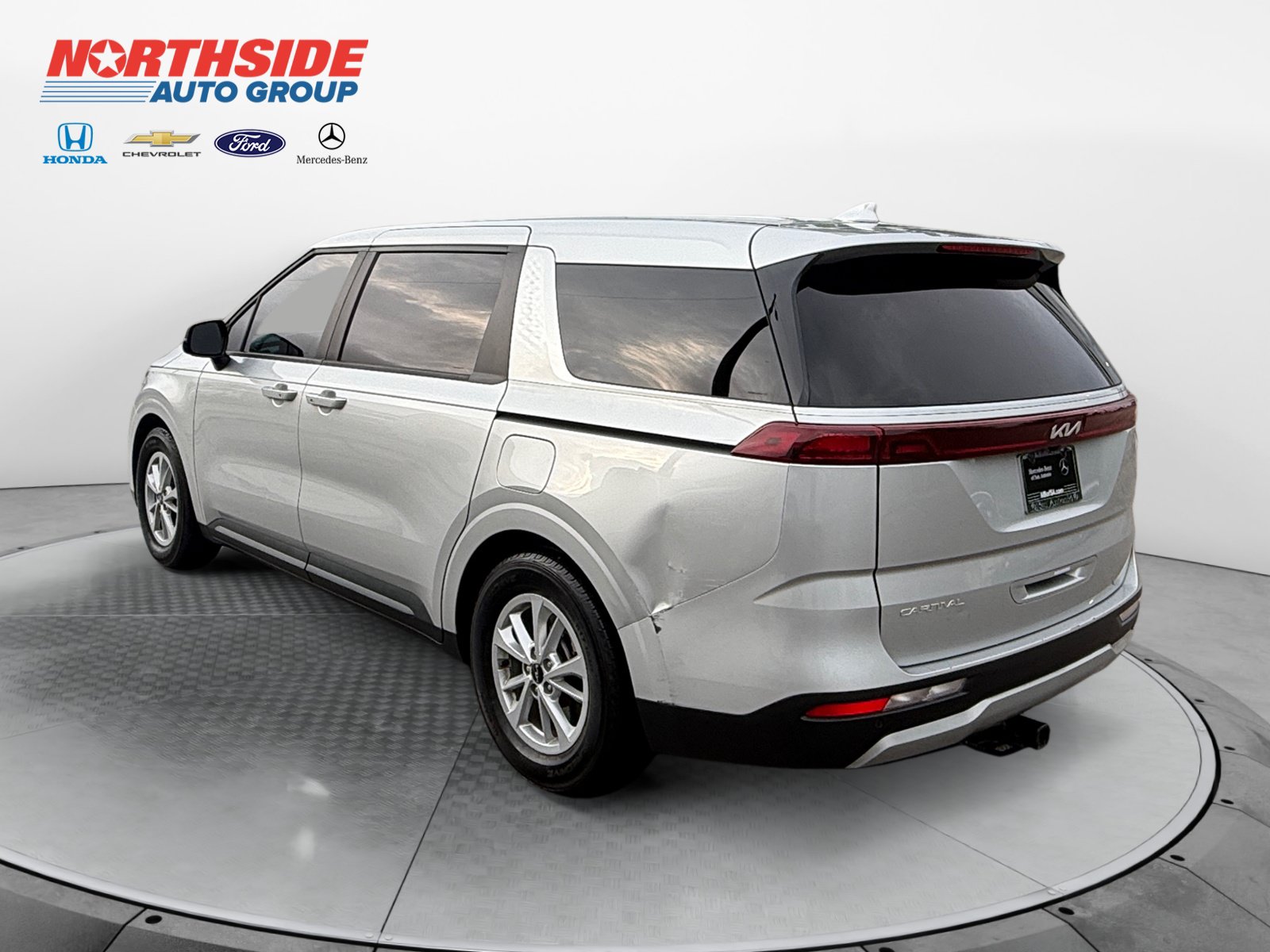 Used 2023 Kia Carnival LX FWD image 5