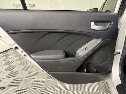 Used 2018 Kia Forte LX w/ LX Rear Camera Package image 19