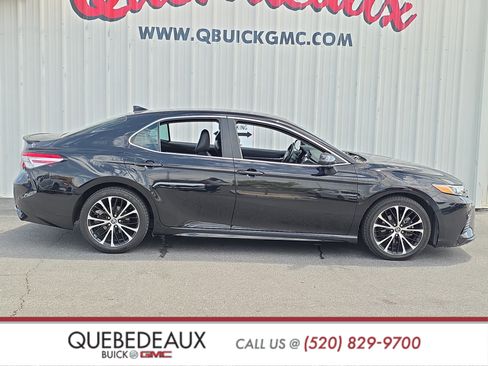 Used 2020 Toyota Camry SE w/ Convenience Package FWD image 8