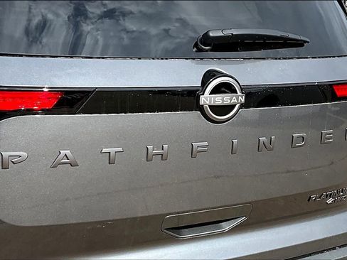 New 2026 Nissan Pathfinder Platinum FWD image 8