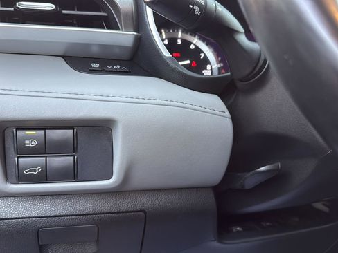 Used 2021 Toyota Highlander XLE image 16