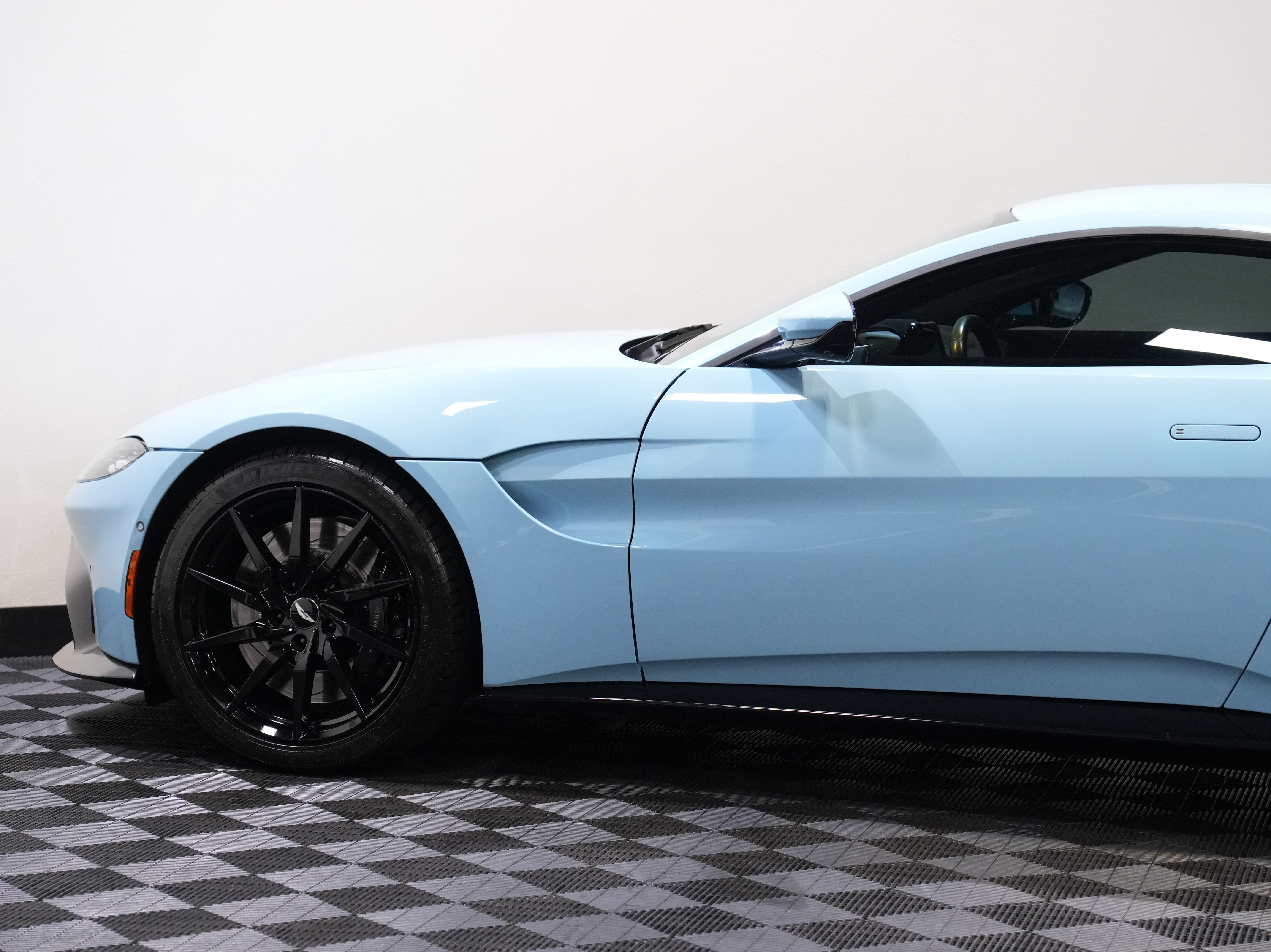 Used 2020 Aston Martin V8 Vantage Coupe RWD image 19