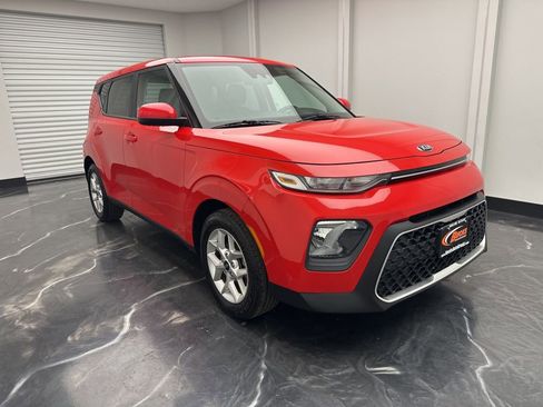 Used 2020 Kia Soul S image 2