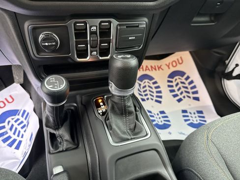 Used 2025 Jeep Wrangler Sport S image 17