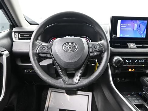 Used 2024 Toyota RAV4 LE AWD/4WD image 32