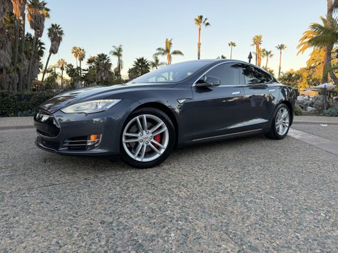 Used 2014 Tesla Model S 85 image 1