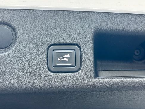 Used 2020 Chevrolet Equinox LT w/ Driver Convenience Package FWD image 19