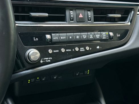 Certified 2025 Lexus ES 350 w/ Premium Package FWD image 28