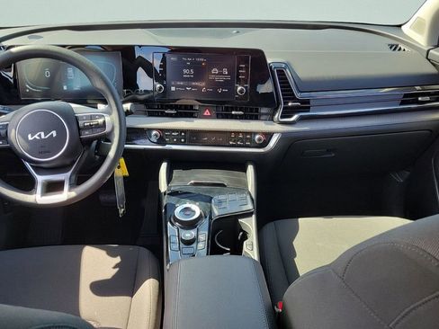 Used 2025 Kia Sportage LX image 14