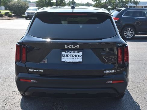 Used 2023 Kia Sorento LX FWD image 6