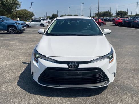 Used 2025 Toyota Corolla LE FWD image 2