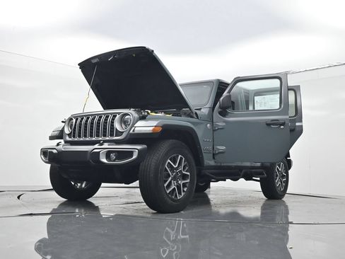 Used 2024 Jeep Wrangler Unlimited Sahara w/ Technology Group AWD/4WD image 28
