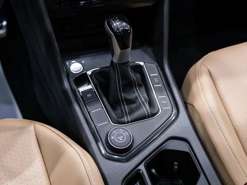 Certified 2024 Volkswagen Tiguan SE R-Line AWD/4WD image 18