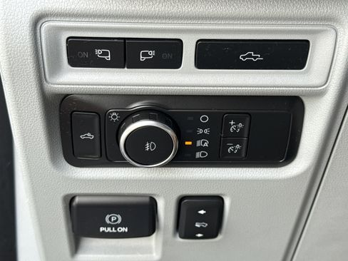 Used 2022 Ford F150 Limited image 17