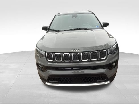 Used 2024 Jeep Compass Limited AWD/4WD image 2