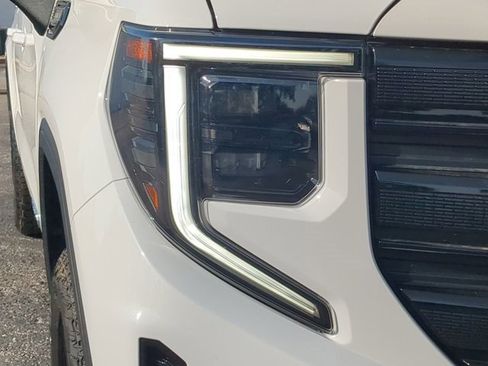 Used 2022 GMC Sierra 1500 Elevation image 10