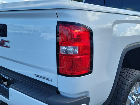 Used 2019 GMC Sierra 2500 Denali w/ Duramax Plus Package AWD/4WD image 11