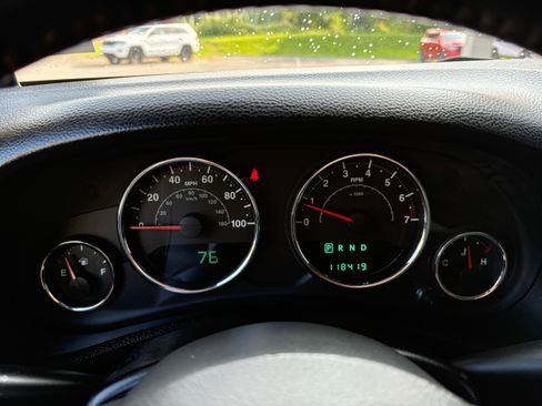 Used 2013 Jeep Wrangler Sport AWD/4WD image 18