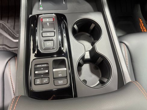 Used 2025 Honda Pilot TrailSport image 14