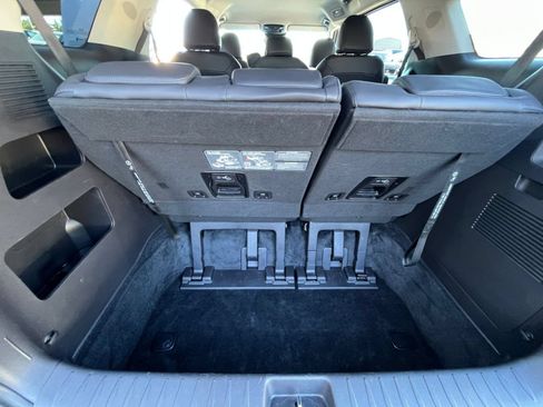 Used 2026 Kia Carnival FWD image 34
