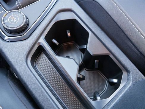 Certified 2024 Volkswagen Tiguan SE R-Line image 36