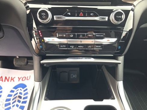 Used 2022 Ford Explorer Limited w/ Equipment Group 301A image 17