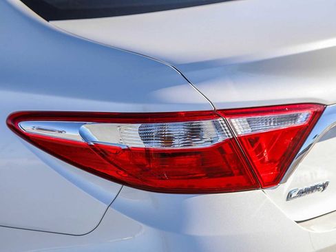 Used 2017 Toyota Camry XLE image 9