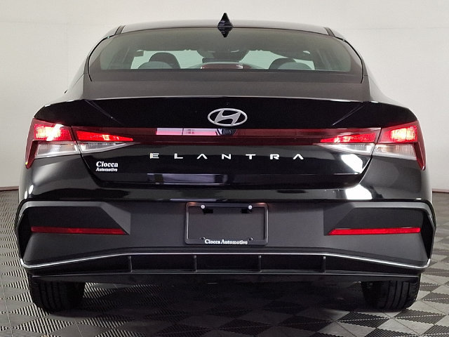 Used 2024 Hyundai Elantra SEL FWD image 8