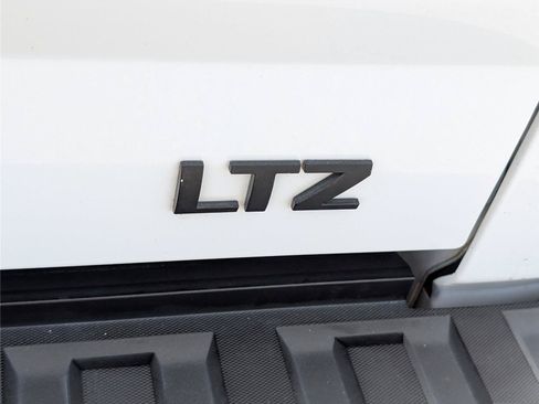 Used 2018 Chevrolet Silverado 1500 LTZ Z71 w/ LTZ Plus Package AWD/4WD image 10