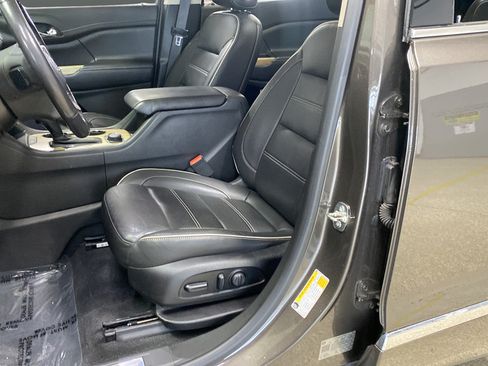 Used 2019 GMC Acadia Denali w/ Technology Package AWD/4WD image 9