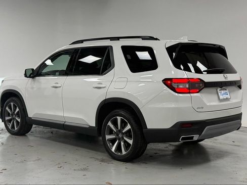 Used 2025 Honda Pilot Elite image 3